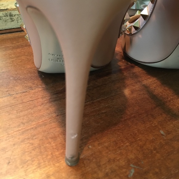 Valentino Rockstud Pumps - Picture 8 of 8